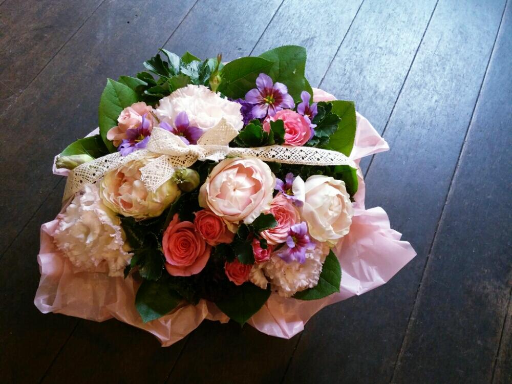 部屋の画像 by ちょこ at. hananohakoさん | 部屋とスマイルアレンジメントと今日の一枚と今日のお花とフラワーアレンジメントと花のある暮らしとバラ・ミニバラとお店とスマイルアレンジメント