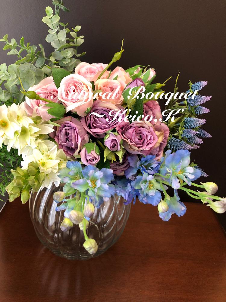 棚の画像 by お花の教室naturalbouquetさん | 棚とナチュラルテイストとアーティフィシャルフラワーアレンジメントとガラスの花器と花のある暮らしとアーティフィシャル フラワーとスパイラルブーケ