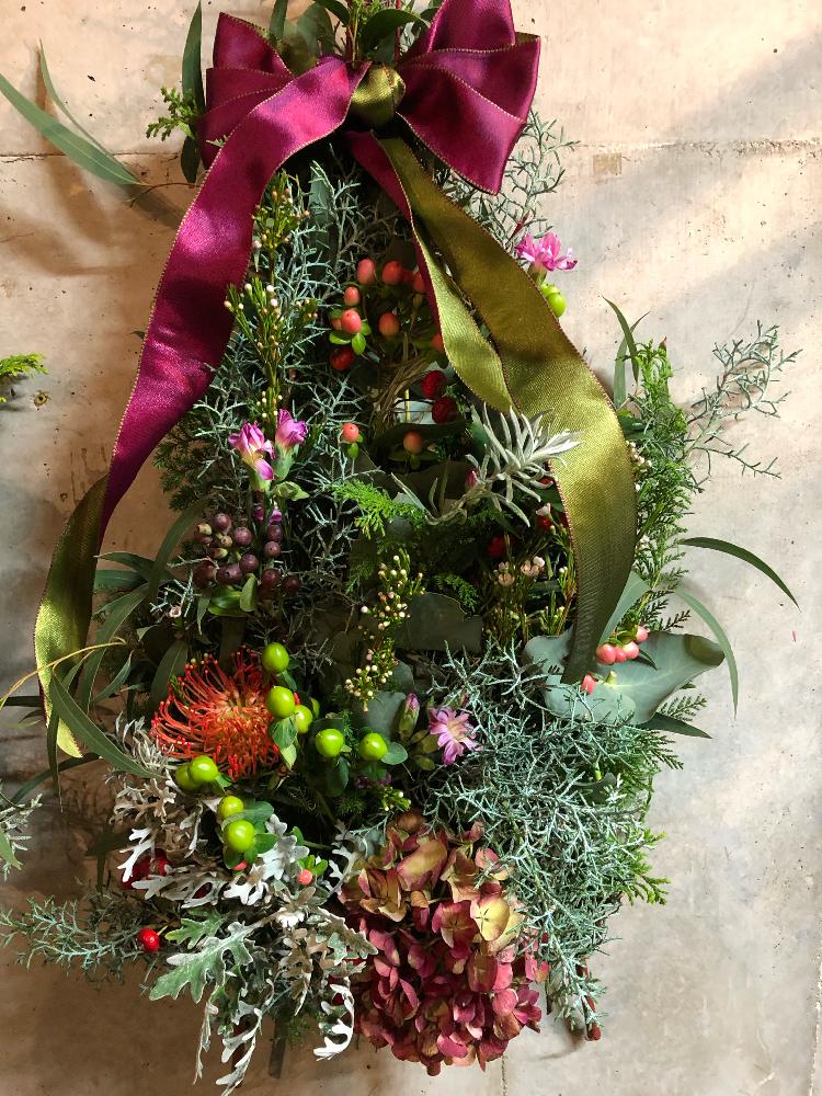 の画像 by mayumi☆さん | フレッシュ クリスマスリースと良い香り♡とお花大好き♡とGS映えと癒しの空間とリースとフラワーアレンジメントと季節のアレンジと花のある暮らしと生駒HANAHIDEとインテリアグリーンとスマイルアレンジメントWINTER