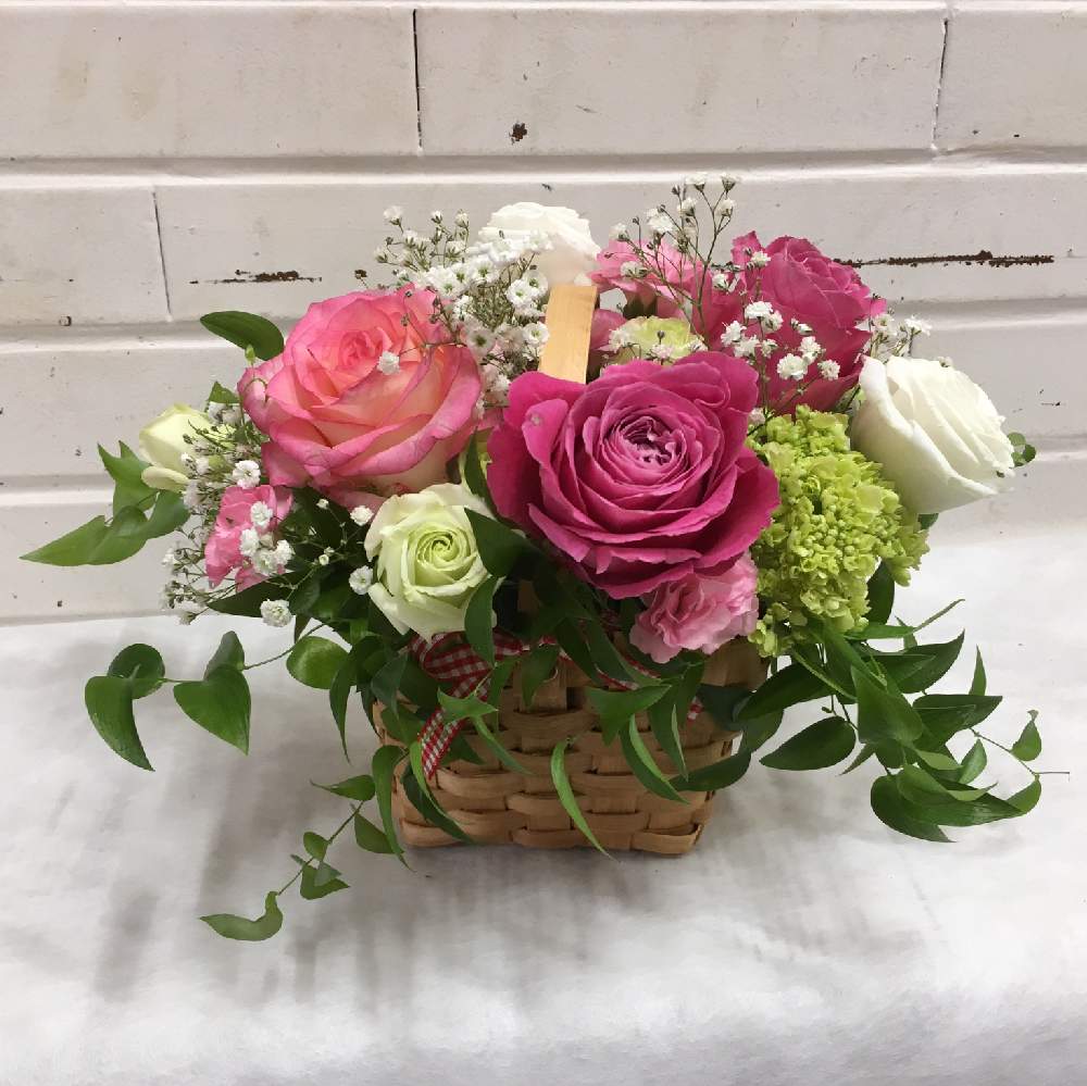 インテリアの画像 by 花ギフト専門店iihanaギャラリーさん | インテリアとばら バラ 薔薇とバスケットと姫路市とバスケットアレンジメントとプレゼントとトルコキキョウ。と花ギフト専門店iihanaとピンク❤︎ピンクとGS映えと紫陽花 アジサイ あじさいとナチュラルとナチュラルスタイルとフラワーアレンジメントとかすみ草。と花のある暮らしとバラ・ミニバラとお花屋さんとフラワーギフト