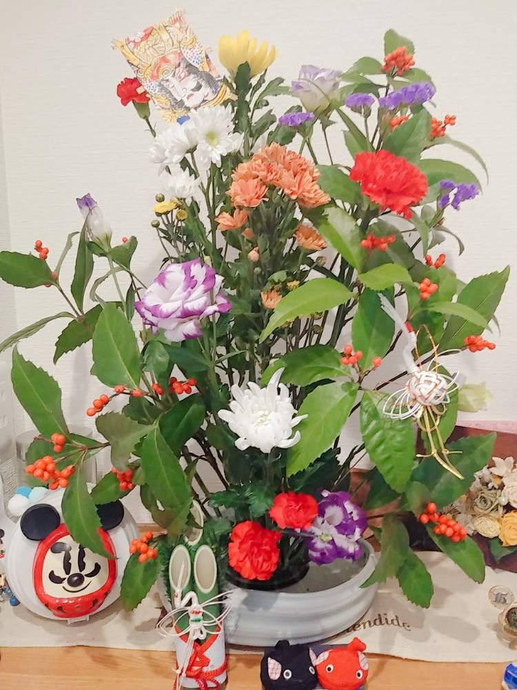 玄関の画像 by ちこりんさん | 玄関とHTCとカーネーション♡とお正月飾りと和風ティストとトルコキキョウ。とGS映えと千両.とお正月アレンジとキク科と花のある暮らしとHTC社員とげんき!とCAINZお正月迎春切花コンテストとだるま祭り