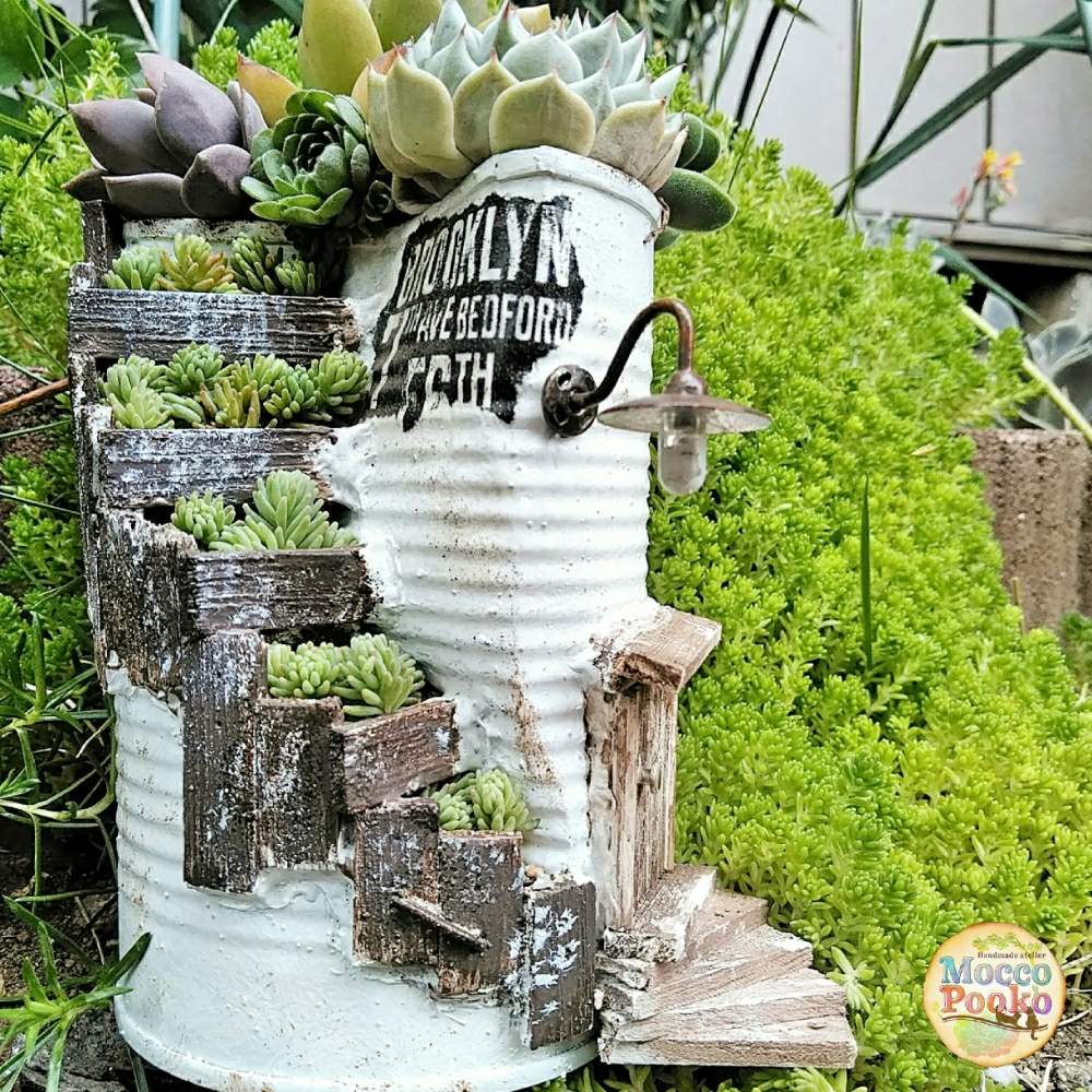 玄関の画像 by MoccoPookoさん | 玄関と多肉植物とリメ缶と寄せ植えとフェアリードアと新作リメ缶と階段とminneと妖精のおうち