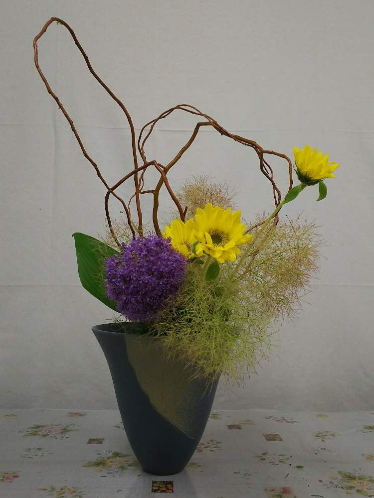 和室の画像 by 木染 奎さん | 和室とギカンジウムと スモークツリーと季節の花とウンリュウヤナギ♡と黄色い花と池坊と自由花とヒマワリ‼と花のある暮らしとギボシの葉と紫の花
