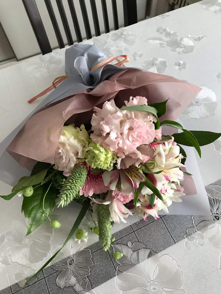 部屋の画像 by ☆Mayuka☆さん | 部屋と幸せ♡と花束 ブーケとお花大好き♡といつもありがとう♡とピンク❤︎ピンクと100picとGSのみなさんに感謝♡と植中毒と緑のある暮らしとありがとうとGreenSnapmarcheとLOVE GREENと花のある暮らしとやさしさとお花好きとホッと一息♡とlove plantsとノーグリーンノーライフと植物に癒されてと花束
