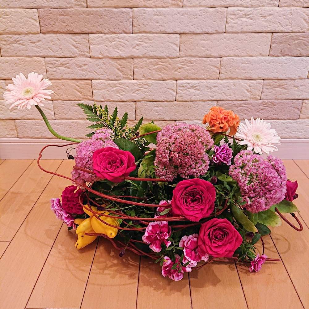 玄関の画像 by ふみさん | 玄関とカーネーションとガーベラとケイトウとセダムと薔薇とフォックスフェイスと花のある空間とみどりのある暮らしと花のある暮らし♡とフラワーアレンジメント♥とだいすきと深呼吸したくなる部屋フォトコンとGS映えと好きなとことしあわせ♡としあわせとGreenSnapmarcheとフラワーアレンジメントと花のある暮らしとお花のある生活とかわいいな♡とGREEN UP!と癒しのひと時