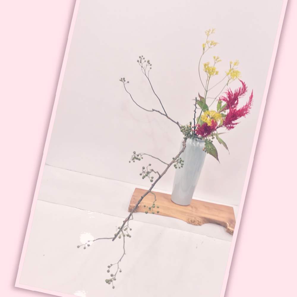 インテリアの画像 by mkkさん | インテリアと女郎花と野ばらの実と槍鶏頭と小原流と下垂型と瓶花といけばなと花のある暮らし