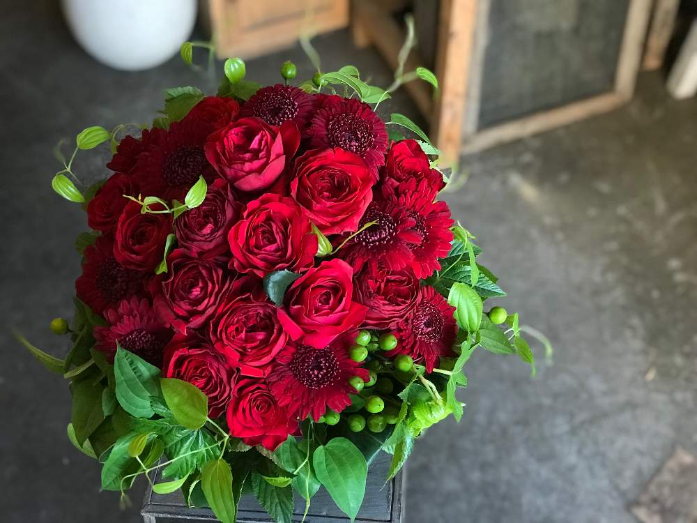 部屋の画像 by hanappaさん | 部屋と花のある空間と結婚記念日とフラワーアーティストとWEEKEND FLOWERと花を飾ろうとスタイリッシュとテーブル花と花のある生活と今日の一枚と今日のお花とレッスンと花屋とフラワーアレンジメントと花のある暮らしとお花のある生活とおめでとうございますとお店とフラワーギフトとハートのアレンジメントとフラワーデザイン