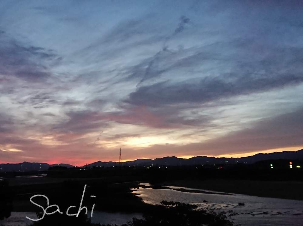 の画像 by sachiさん | 鉄塔と夕焼けと残したい風景と水のある風景と堤防沿いとさんぽみちと花のある暮らし