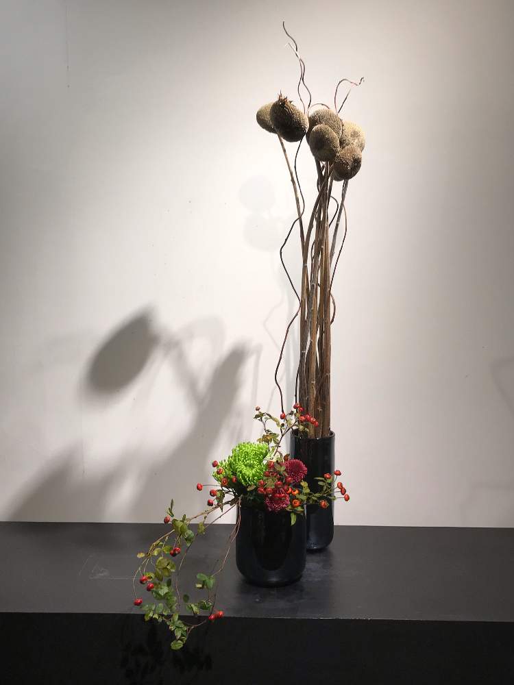 エントランスの画像 by hanappaさん | エントランスと花のある空間とフラワーアーティストとWEEKEND FLOWERとドライフラワーと花を飾ろうとスタイリッシュとテーブル花とアンティークと花のある生活と今日の一枚と今日のお花と空間ディスプレイと癒し空間と花屋とナチュラルスタイルとフラワーアレンジメントと花のある暮らしとお花のある生活とおめでとうございますとフラワーデザイン
