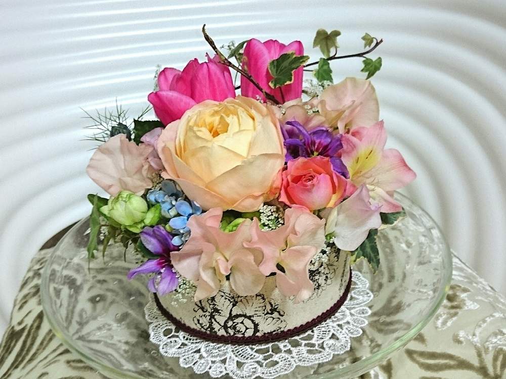 部屋の画像 by かあさん | 部屋と薔薇♡エクレールと薔薇♡とアルストロメリア♡とニゲラの花とブルースター♡と スイートピーとチューリップ ピンクとアイビー♡と チューリップと今日の一枚と今日のお花とブルースター花とスプレー薔薇♡とへでらと今日の花と花のある暮らしとSPバラ エクレールとピンクのチューリップとばら 薔薇 バラとスイートピー♡