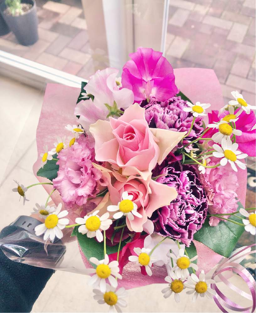 の画像 by えりりんさん | カーネーションとスイートピーとトルコキキョウとマトリカリアと薔薇と切花と植物オタクと癒しとGS映えと季節の花と植中毒とブーケと花屋と花のある暮らしとかわいいと花は癒やし♡とチーム福岡とやっぱり花が好き♡と切り花と花束