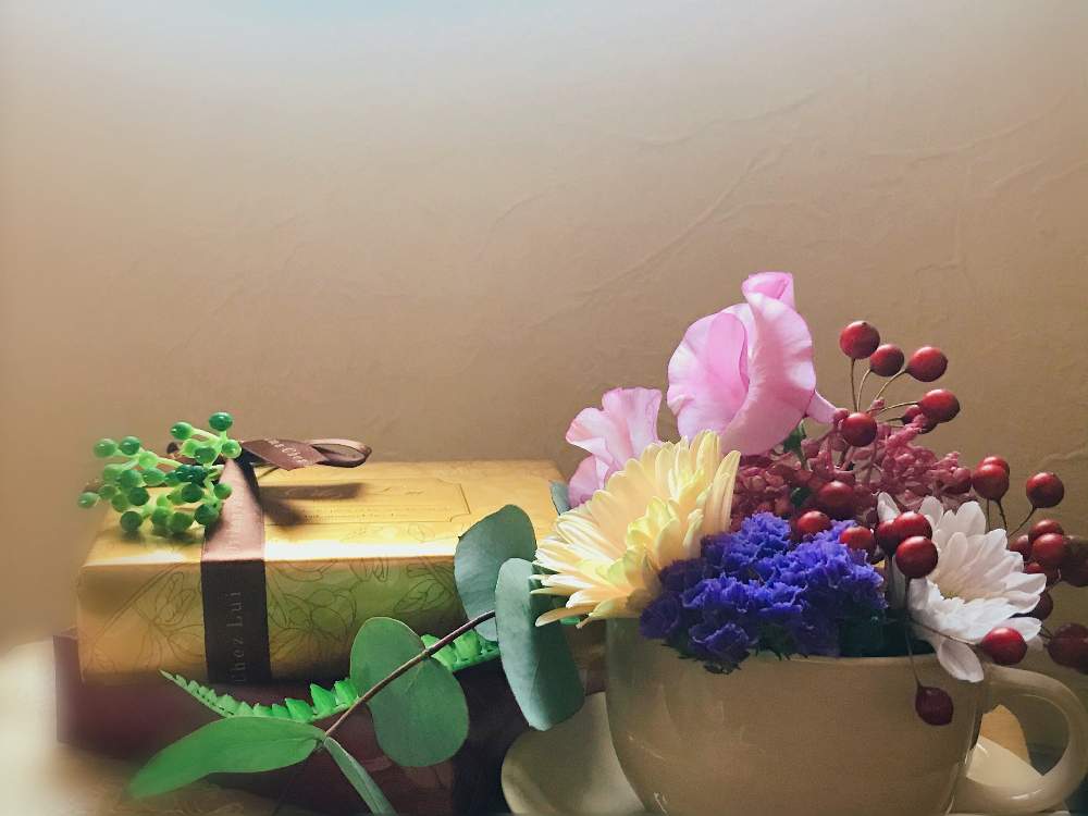 部屋の画像 by セレンディピティさん | 部屋とチームFabとスイートピー☆とフェイク・造花と花のある暮らしとサンキライの実と ガーベラとスターチス♪