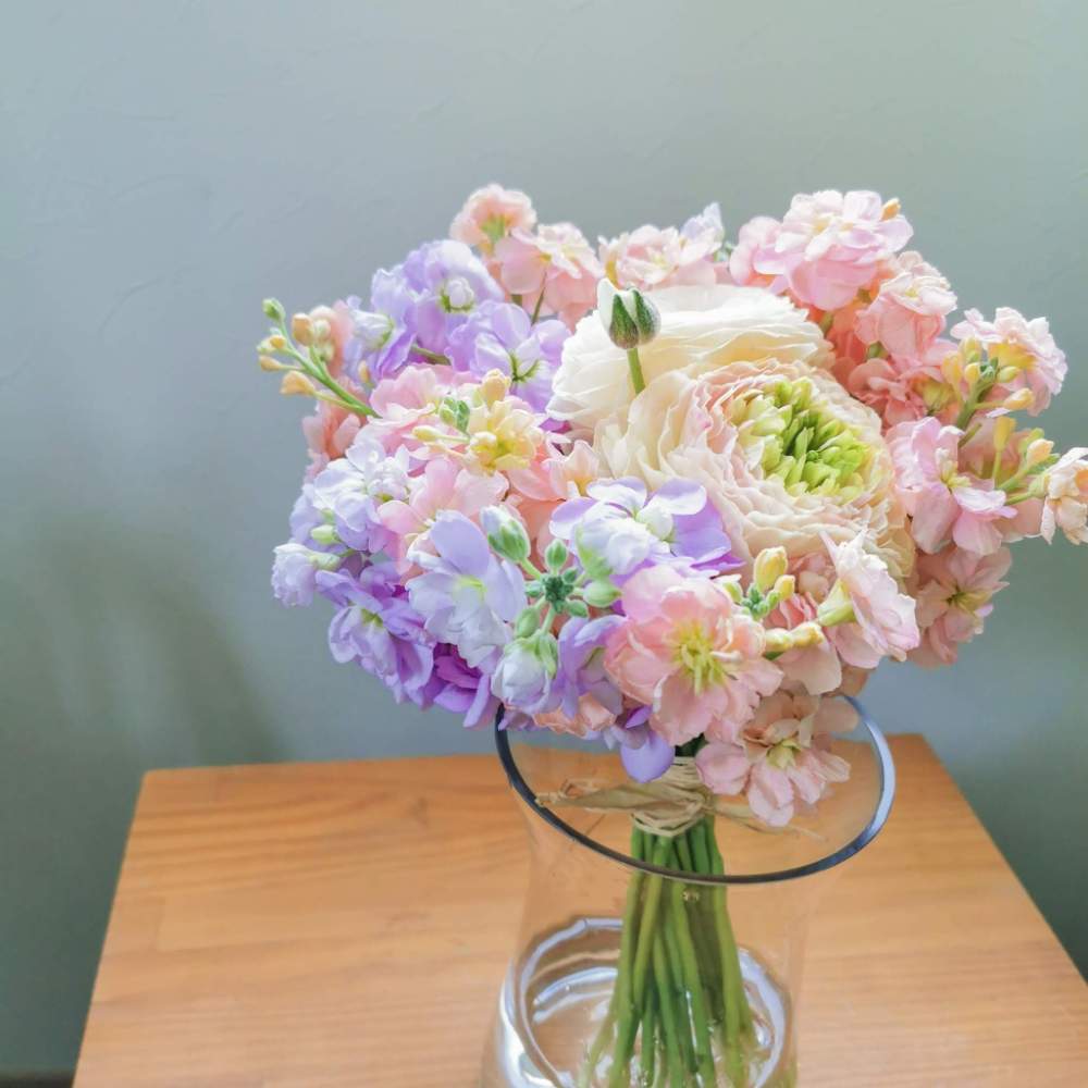 部屋の画像 by EMMAさん | 部屋とラナンキュラスと八重咲きストックとWEEKEND FLOWERと岩手県と花いっぱいプロジェクトと小花会とそうだ 花屋、行こう。とおうち園芸と生花とこういう時こそお花を飾ろうと花のある暮らしと切り花とおうちフラワーフォトコンテスト