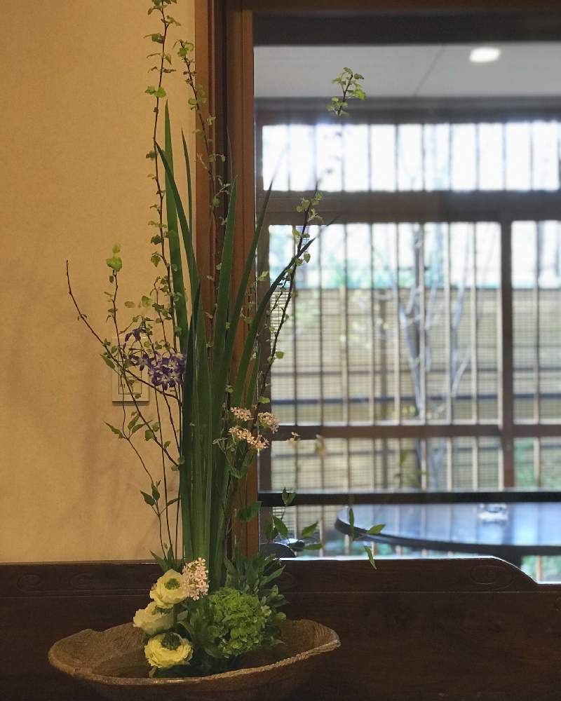 部屋の画像 by hanappaさん | 部屋と花のある空間とIKEBANAとフラワーアーティストとWEEKEND FLOWERとテーブル花と癒しと花のある生活とフラワーデザイナーと今日の一枚と今日のお花と空間ディスプレイといけばなと花屋とフラワーアレンジメントと花のある暮らしとお花のある生活とお店とフラワーデザイン