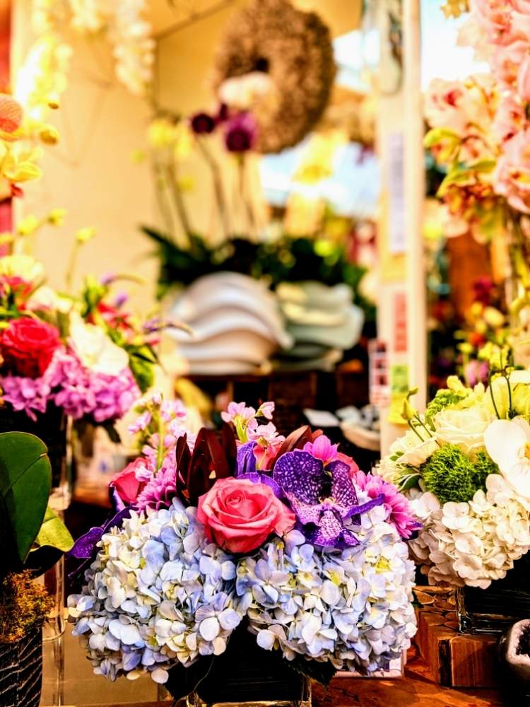お出かけ先の画像 by coroloveさん | お出かけ先と紫陽花、薔薇、蘭のアレンジメント