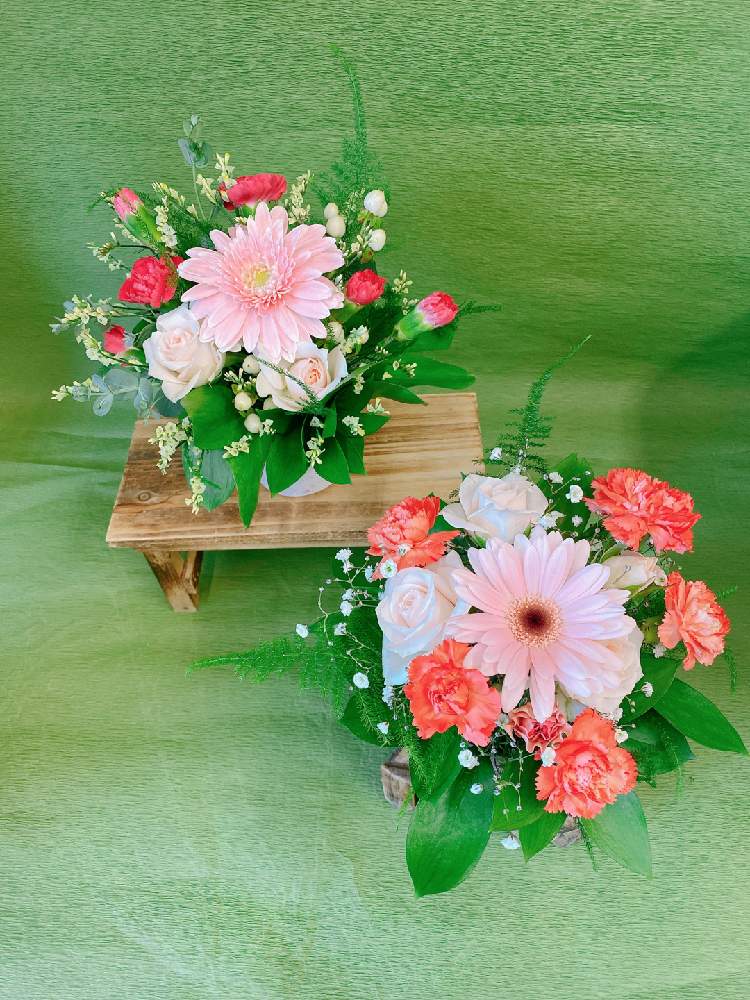 インテリアの画像 by ホエリさん | インテリアとカーネーション♡とお花大好き♡と花好きさんと繋がりたいとフラワーライフセラピストと植中毒とGSに感謝。と生花と癒しの花とフラワーアレンジメントと花のある暮らしとバラ・ミニバラと ガーベラとお花屋さんと花育士とiPhone撮影