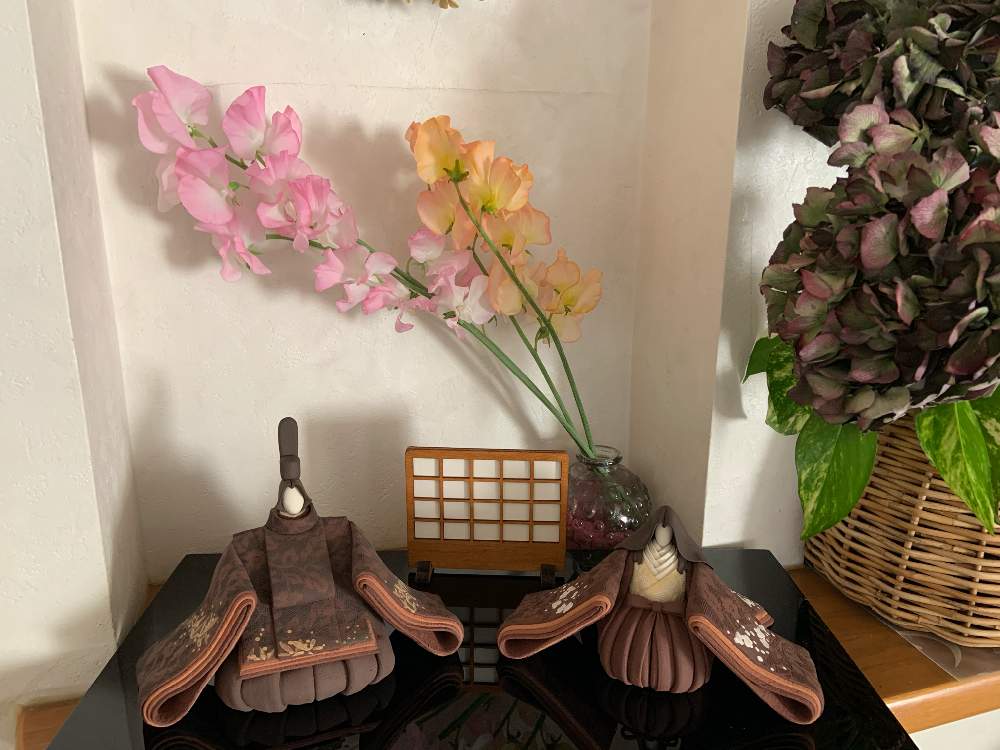 インテリアの画像 by みどりさん | インテリアとヒヤシンスの芽と多肉植物と観葉植物と室内観葉植物とビカクシダのある暮らしとセダム大好きとクレマチスのある暮らしとドライフラワー スワッグとクレマチス♬とおうち園芸と趣味の園芸♡とビカクシダ初心者と クリスマスローズとセルリア カルメンと我が家のわんことネイティブフラワーとクリスマスローズ❤︎とアボカド水耕栽培と陶器お雛様とももの節句