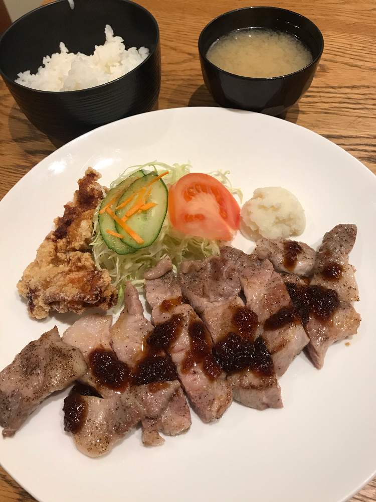 デスクの画像 by 老マスターさん | デスクと2月15日の賄い豚肩ロース 脂身の旨味