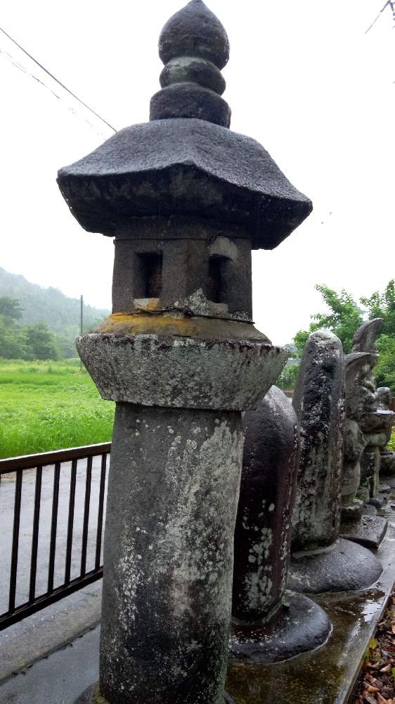 お出かけ先の画像 by ハッピーさん | お出かけ先と日本の歴史と不思議な形と苔(こけ)と歴史を感じるとお賽銭の金曜日