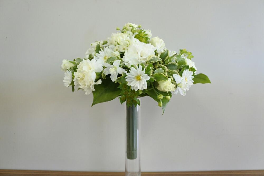 ピットスポルムの投稿画像 By Nanaco さん ププレリウムとレモンリーフとデルフィニウムとスプレーバラとカーネーションとアスターとデスクとウエディングブーケとホワイトと花嫁とアレンジと美しいとブーケとフラワーアレンジメントと可愛いとグリーンとカーネーション