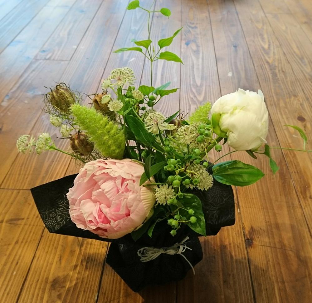 シャクヤクの投稿画像 By 荒田珈琲さん オフィスとピンクの花と 芍薬 シャクヤク コンテストと今日の一枚と今日のお花と白い花とフラワーギフトと切り花 17月6月10日 Greensnap グリーンスナップ