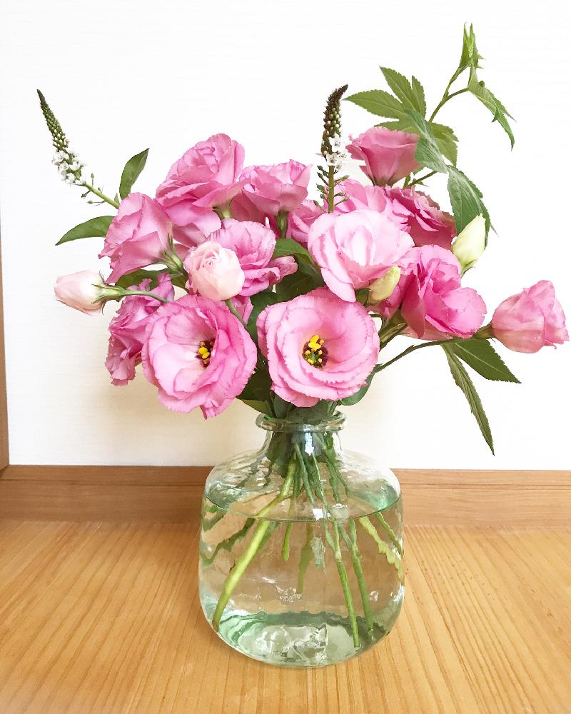 トルコキキョウの投稿画像 By Akiさん 投げ入れと 私に花を 暮らしに華を コンテストとシンプルと生花と夏っぽくとフラワーアレンジメントと花のある暮らしとガラスの花瓶と地産地消と花が好き 18月7月15日 Greensnap グリーンスナップ