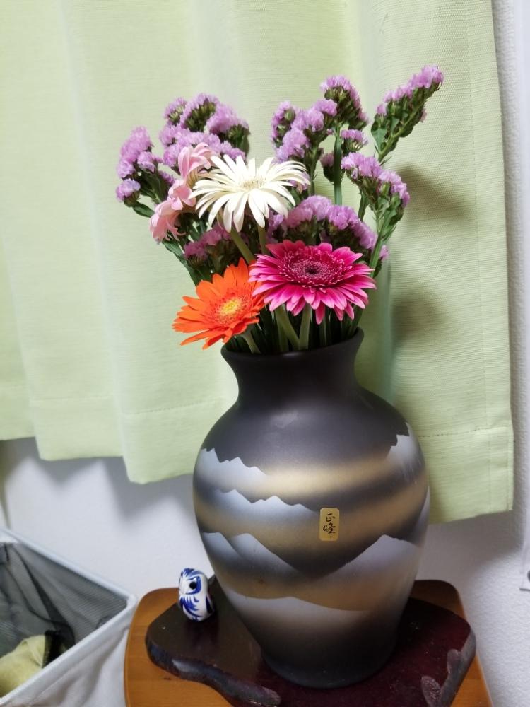 スターチスの投稿画像 By まさやんさん 雰囲気づくりと花瓶にお花と施術部屋と癒されると生け花と棚の上と花のあるお店 18月8月21日 Greensnap グリーンスナップ