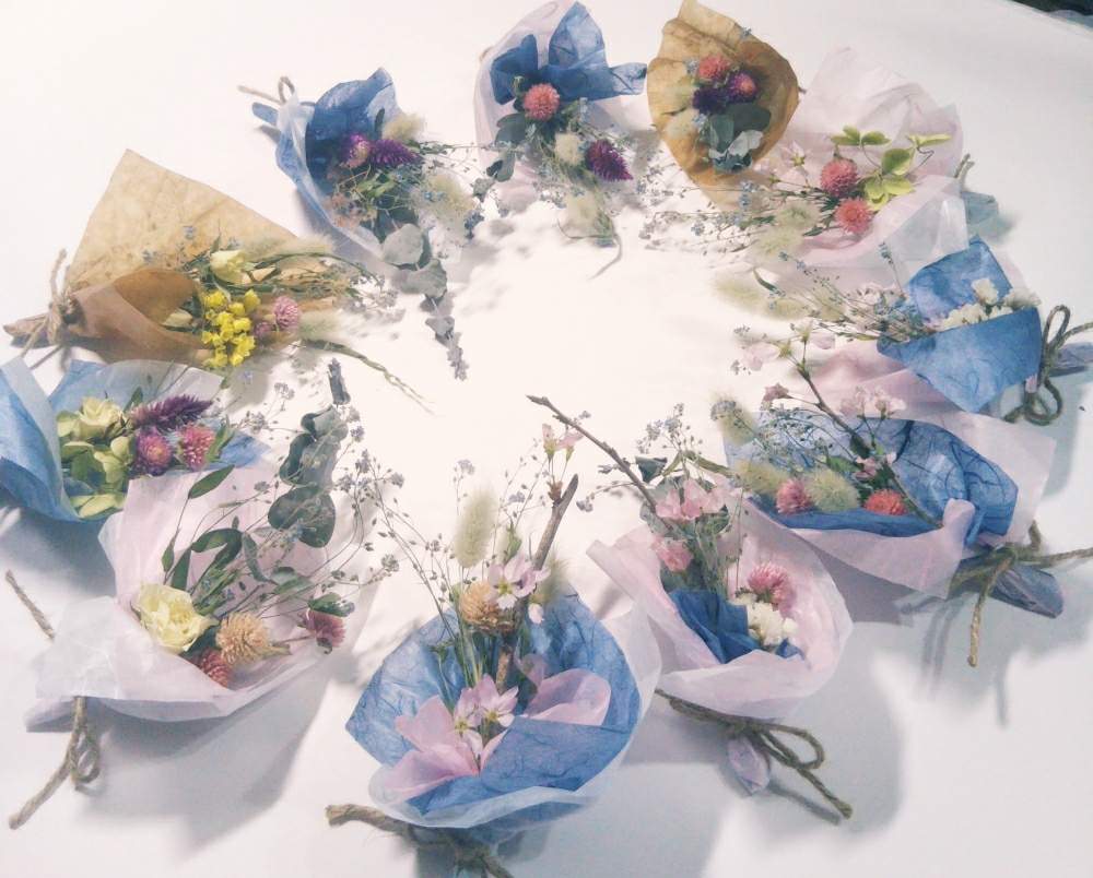 ドライフラワーの投稿画像 By ドライフラワー Ajisai Decoraさん 和紙とピンクの花とドライフラワーのある暮らしとピンクの花 が好きとお花のプレゼントと花の贈り物とajisaidecoraと小花束と緑のある暮らしと特殊ドライ製法と北海道の花農家と花のある暮らしと青い花