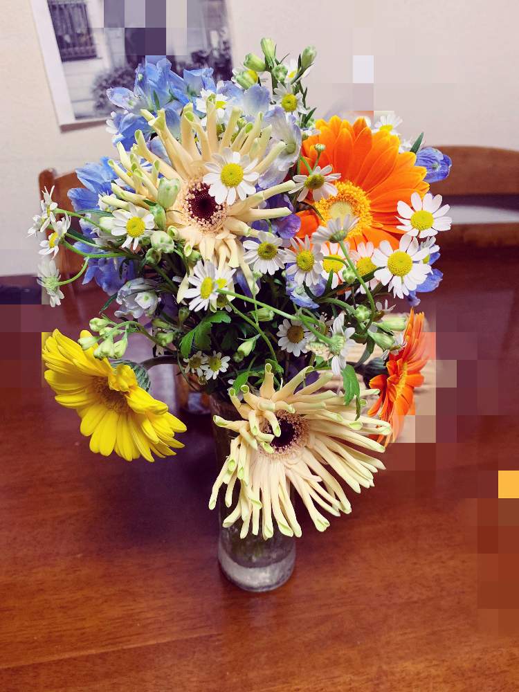 ガーベラの投稿画像 By マミさん デルフェニウムと水色の花とオレンジ色の花と黄色い花と結婚記念日プレゼントときいろいお花大好き協会と花 のある暮らしと白い花と娘からの花束 19月4月7日 Greensnap グリーンスナップ