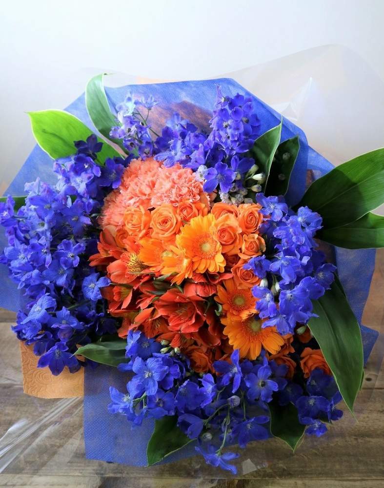 鮮やかなの投稿画像 By Blankaさん オレンジ色の花と青い花とブーケと花のある暮らし 19月5月1日 Greensnap グリーンスナップ