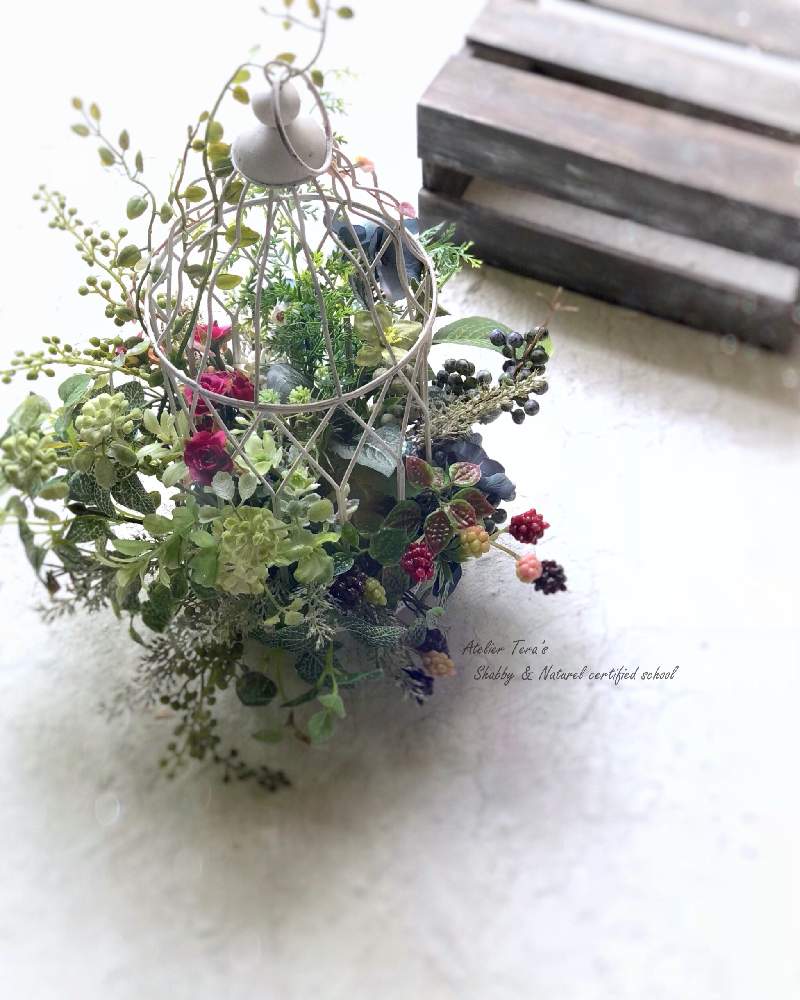 アーティフィシャルフラワーアレンジメントの投稿画像 By アトリエテラスさん 今日のお花と鳥かごアレンジとブラッシュアップレッスンと フラワーアレンジメントと花のある暮らしとアーティフィシャルフラワーアレンジメントと今日のお花と鳥かごアレンジとブラッシュ