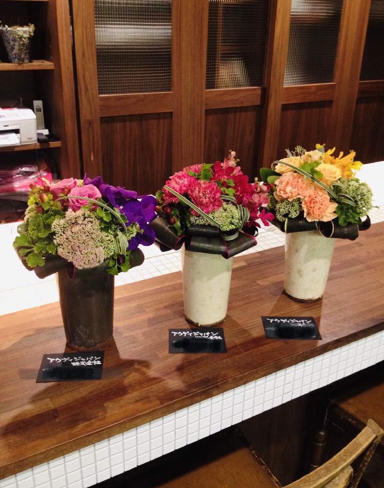 ポリシャスの投稿画像 By 花 むすびさん ミスカンサスとセダム オランダセダム とカーネーションとドラセナとバラとモカラと連作と陶器と金沢市とうつわ好きとフラワーアレンジメントとお祝い 花と花のある暮らしとヒペリカムと部屋と連作と陶器と金沢市とうつわ好きと