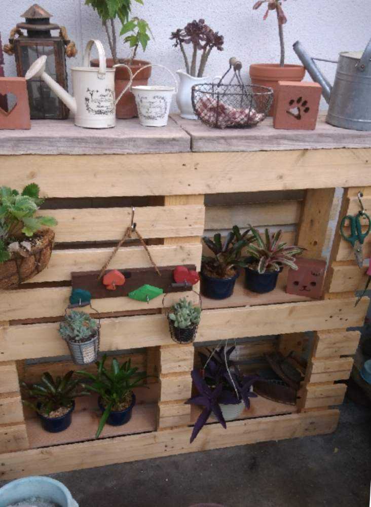 木製パレットを利用したガーデニングカウンターの作り方 Greensnap グリーンスナップ