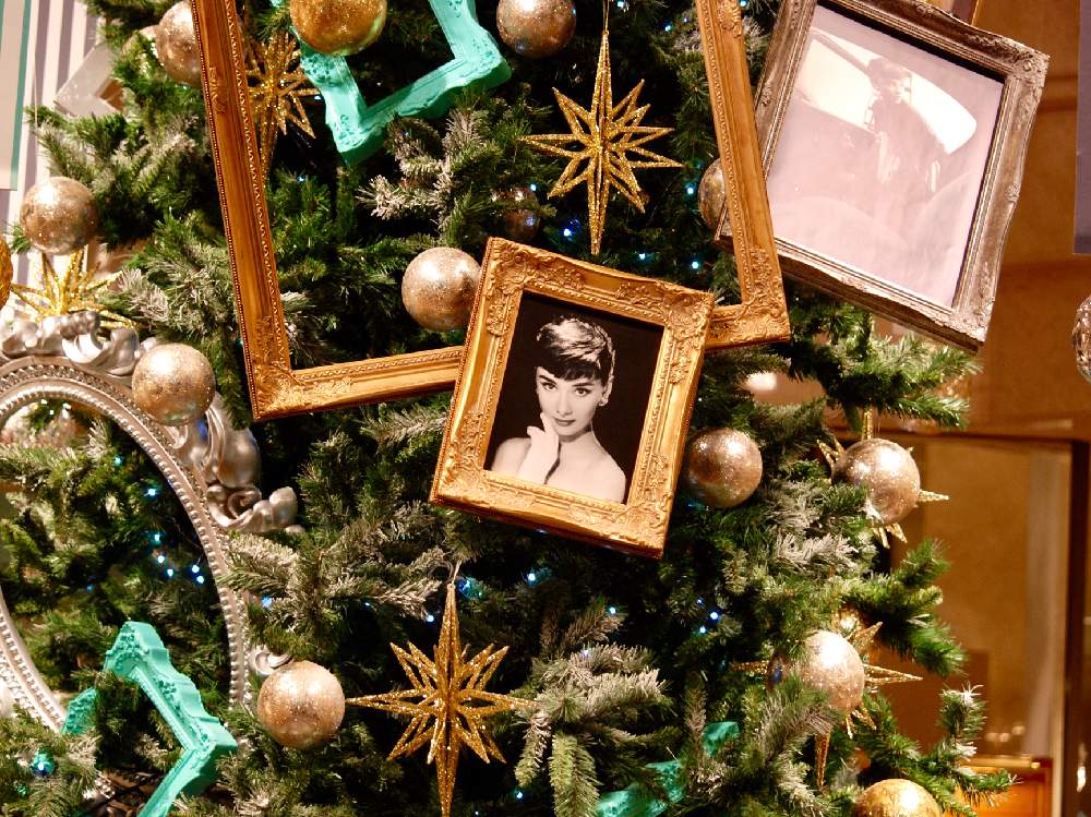 クリスマスツリーの投稿画像 By Ajiさん 帝国ホテルとオードリー ヘプバーンと写真で飾るとクリスマスツリーと帝国ホテルとオードリー ヘプバーンと写真で飾る 19月12月日 Greensnap グリーンスナップ Greensnap グリーンスナップ