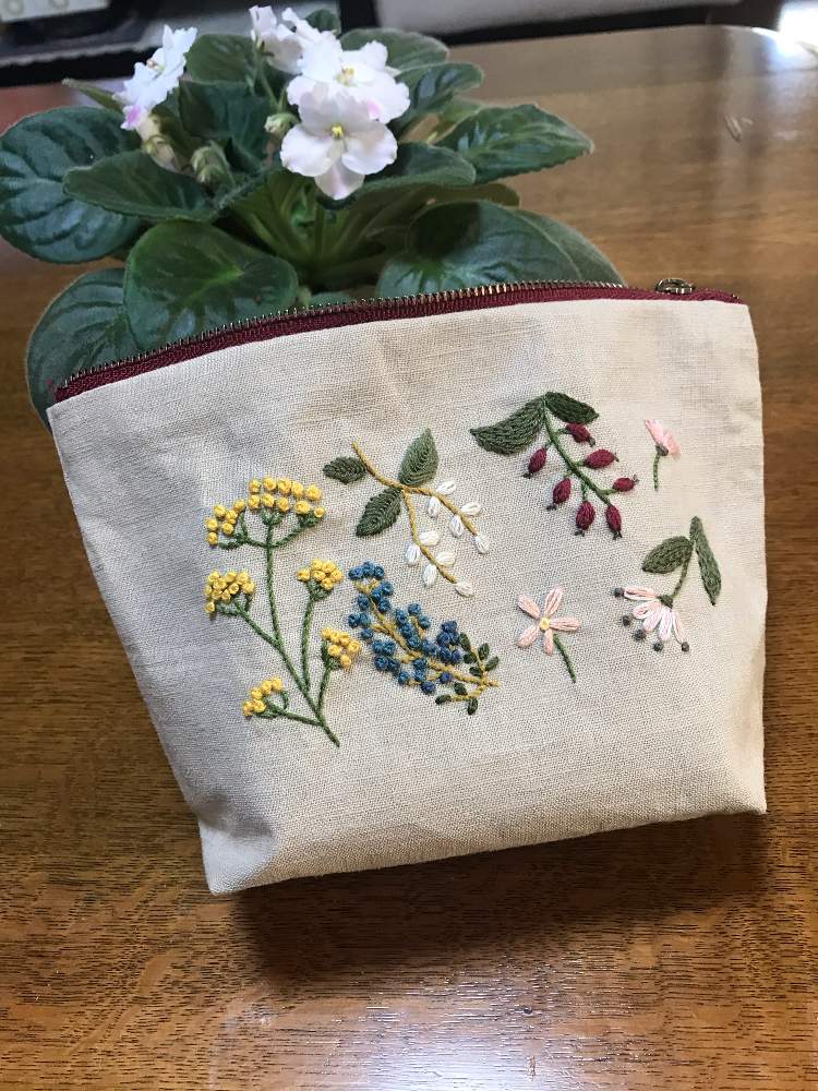 花の刺繍の投稿画像 By ミモザさん ポーチと花のある暮らしと刺繍生活とちくちくタイム 月1月23日 Greensnap グリーンスナップ