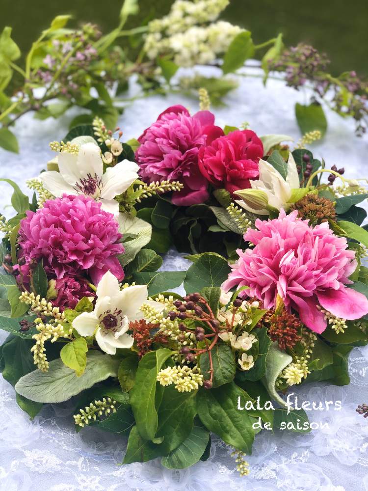 芍薬の投稿画像 By ララフルールさん クレマチス てっせん と姫リョウブと生花アレンジと花と緑のある暮らしとリースと平和を願う とお祝い花とお誕生日おめでとうと平穏な日々への願い 月6月23日 Greensnap グリーンスナップ