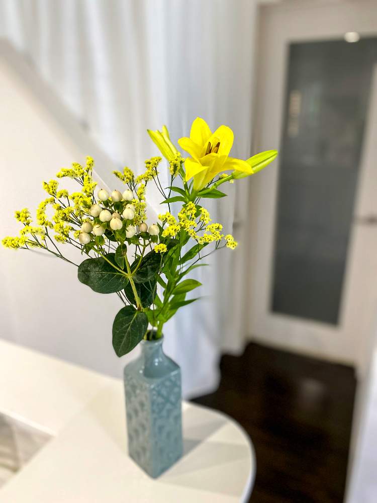 スターチスの投稿画像 By にゃんこさん ヒペリカムとスカシユリとキッチンと千葉県と切り花を楽しむと生花と花のある暮らしと切り花と千葉県と切り花 を楽しむと生花と花のある暮らしと切り花 月7月15日 Greensnap グリーンスナップ Greensnap グリーン