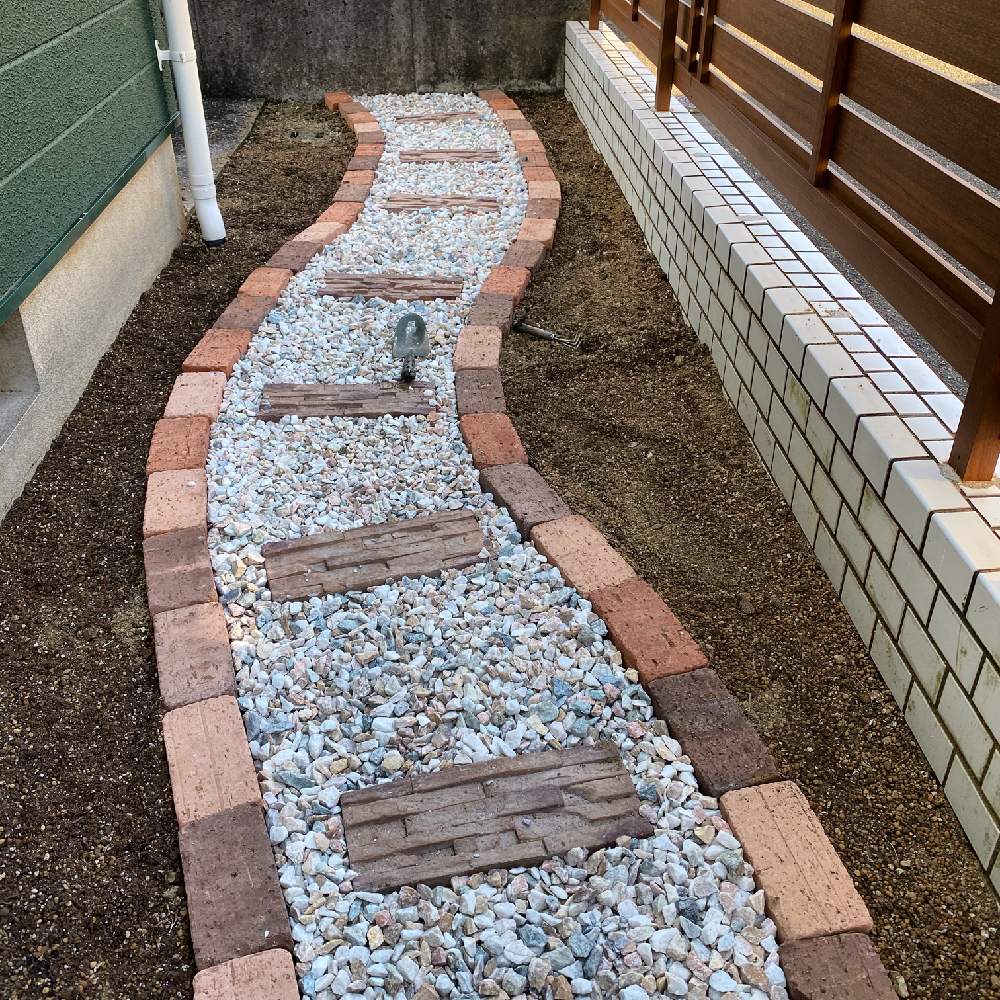 小さな庭の投稿画像 By Lemonnokiさん 緑のある暮らしとガーデニングと花のある暮らしと雑草対策とレンガの小道diyとレンガ の小道と小道と緑のある暮らしとガーデニングと花のある暮らしと雑草対策とレンガの小道diyとレンガの小道と小道 月10月26日 Greensnap