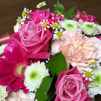 幸せになってね❤️の画像 by ちまちまさんさん | 部屋と幸せになってね❤️といただきました ♪と可愛いブーケとテーブルの花と花のある暮らしといやされると記念日に❤️とばら バラ 薔薇