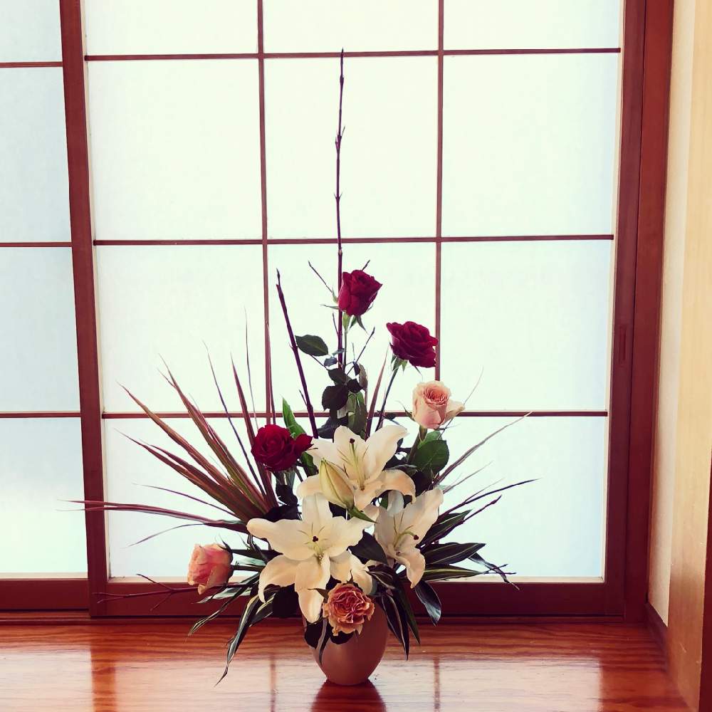 フラワーアレンジメントの投稿画像 By Akarinさん 生け花と薔薇 とはなのある暮らしと百合 とドラセナ 月11月19日 Greensnap グリーンスナップ