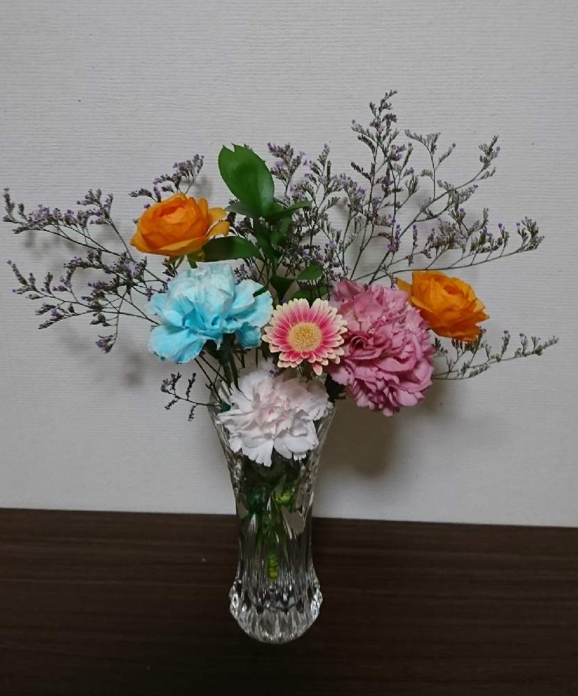 カーネーションの投稿画像 By さいたまつぼみさん ガーベラとラナンキュラスとルスカスとスターチス ブルーファンタジアと埼玉県と埼玉万歳とカラフルな花と つぼみのアレンジ 月11月27日 Greensnap グリーンスナップ