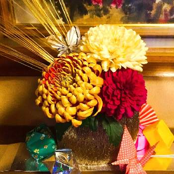 大輪菊の画像 by ✴︎Ｃｈｉｅ✴︎さん | 和室とお正月フォトコン2021年と正月花飾りと花のある暮らしとアレンジメントと大輪菊と蝶々と折紙と祈りを込めてと折り鶴とマム菊と謹賀新年