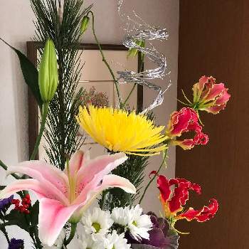 いけばな 生け花の画像 by かるりんさん | 玄関といけばな 生け花とグロリオサといけばなとお正月とゆるキャラ倶楽部とお正月フォトコン2021年とグロリオサの花