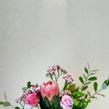 ハイブリッドスターチス☆の画像 by Jun.cyさん | 部屋とコデマリ❇︎と世界平和とカーネーション♡とウクライナに平和をとばら バラ 薔薇とお気に入りの お花屋さんとSunfIowerFromJapanと戦争反対とキングプロテア♡と平和を願う☆とヒペリカム❇︎と4月下旬とハイブリッドスターチス☆とリューカ。と自分でセレクトした花束