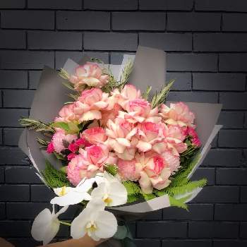 フラワーデザイナーの画像 by F.O.Tさん | フラワーアーティストと花束 ブーケとローズとばら バラ 薔薇とピンクの花とフラワーとピンク❤︎ピンクとバラのある暮らしと美しい花とフラワーデザイナーと美しいと花いろいろとブーケとブーケ♡とピンク色の花と花のある暮らしと切り花とrose