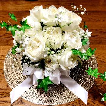 バラのアレンジメントの画像 by cocochanさん | 部屋とウエディングブーケとバラのブーケと白いお花とブーケとフラワーアレンジメントと花のある暮らしとバラのアレンジメント