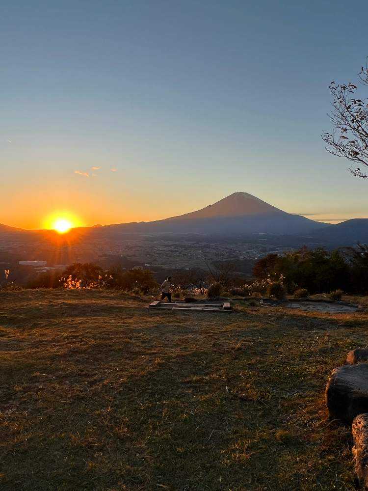 富士山 × 青空 × 赤 太陽 （晩夏の朝陽に包まれる赤富士