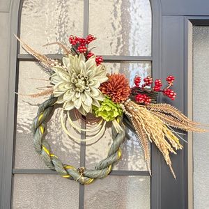 造花,しめ飾り,正月アレンジ,正月リース,玄関前の画像