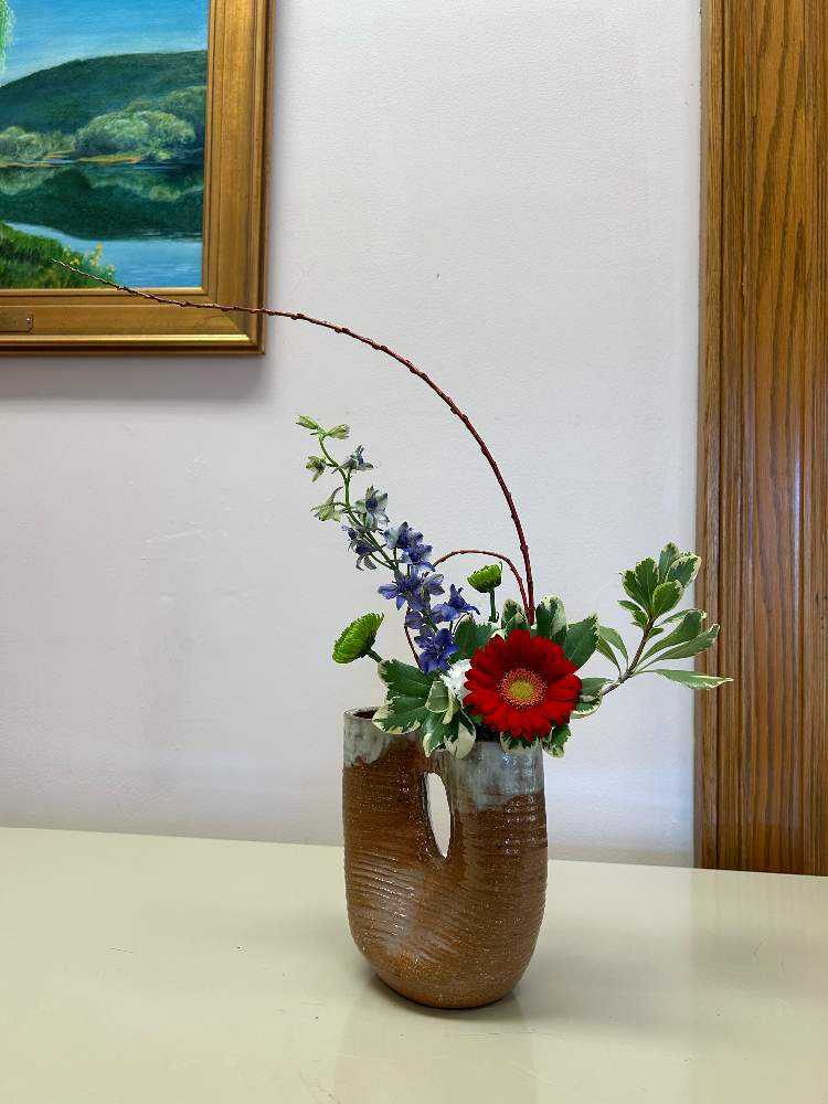 花束を手に お祝いやphoto shooting 用に作ったブーケやアレンジメント