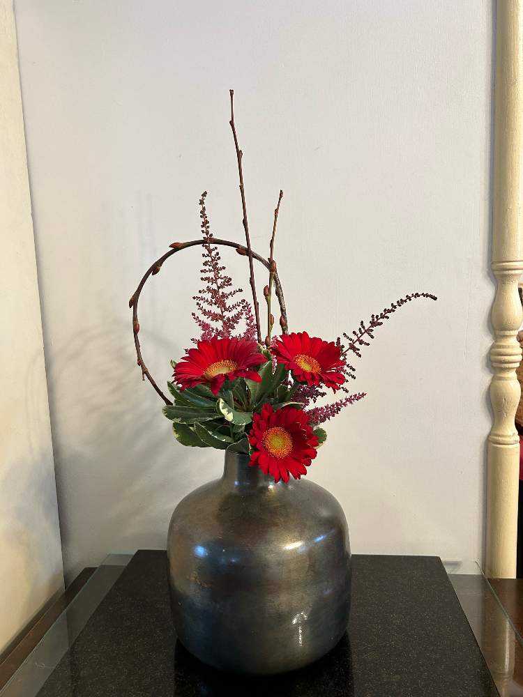 アメリカの生徒さんの作品集37〜変形花器に生ける➕sasukemama